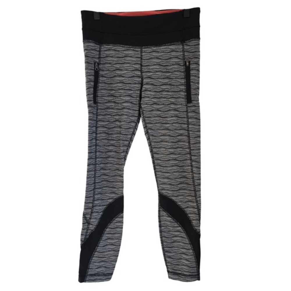 Lululemon Athletica Black Grey Wave Print Capri Leggings Zippers Size 6